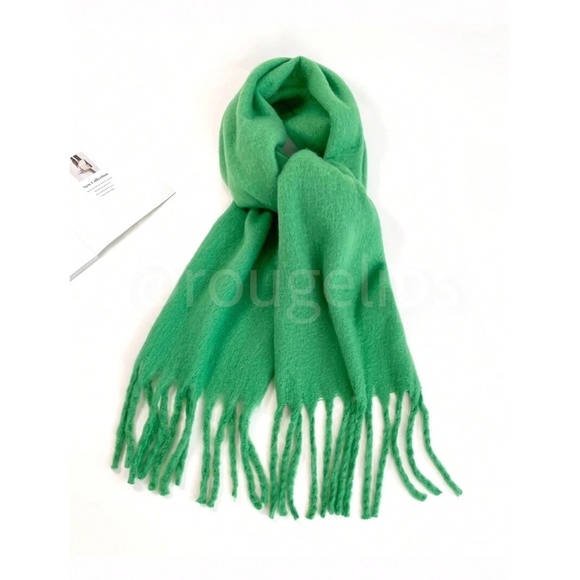 Green Wide Shawl Scarf With Tassels Fuzzy Knit - Picture 13 of 17
